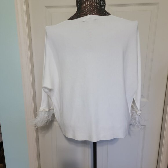 Siani Milano White Tunic-Style  Sweater Top-Feathers & Pearl Sleeves  (Large) - Picture 6 of 12